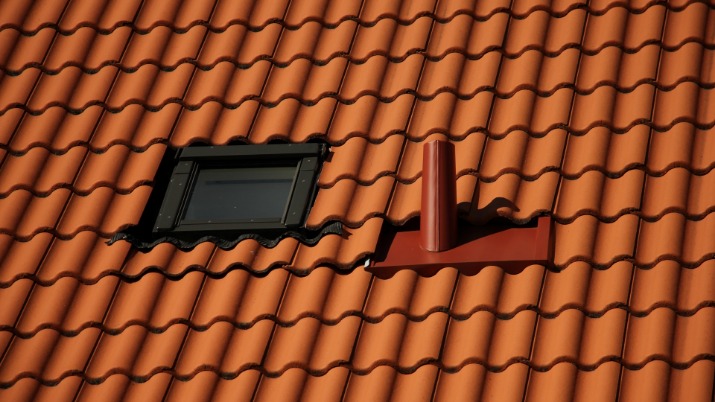 How Do I Decide If I Should Repair or Replace My Roof? 3861-b7fe-911c